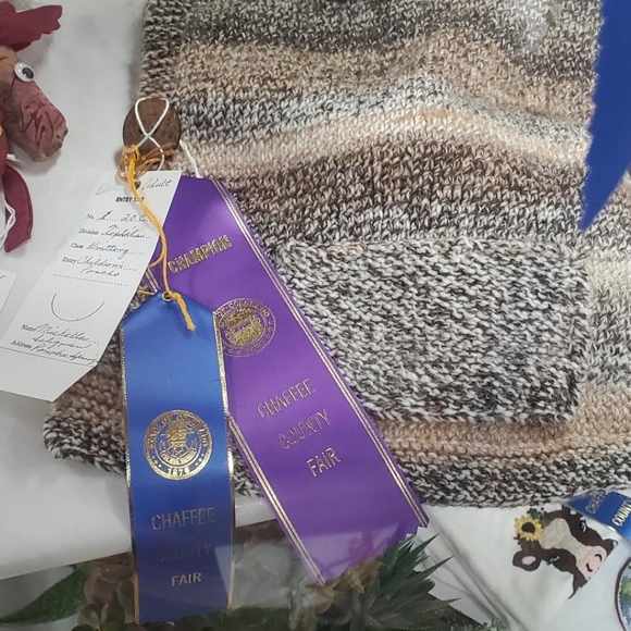 Handmade rabbit poncho - Picture 3 of 5